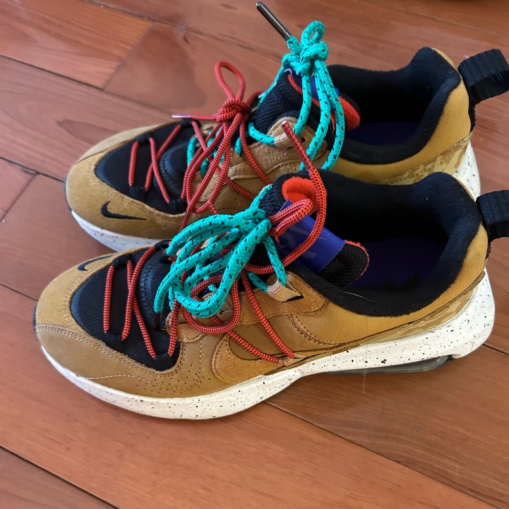 Nike Sneaker